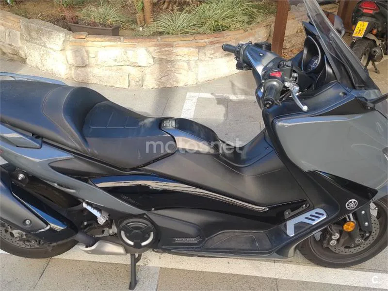 Yamaha TMAX - Vista 4