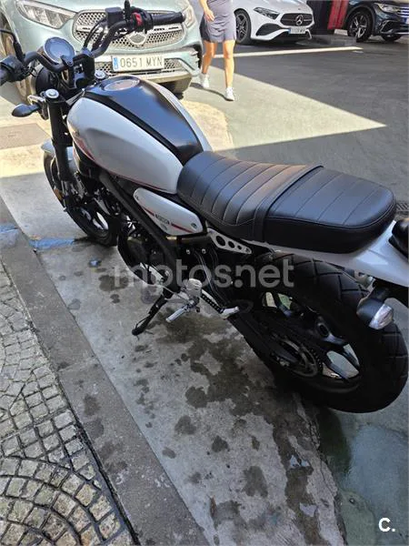 Yamaha XSR125 - Vista 3