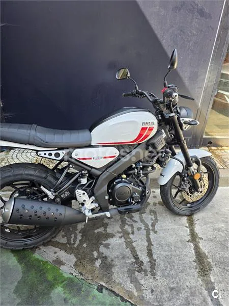 Yamaha XSR125 - Vista 4