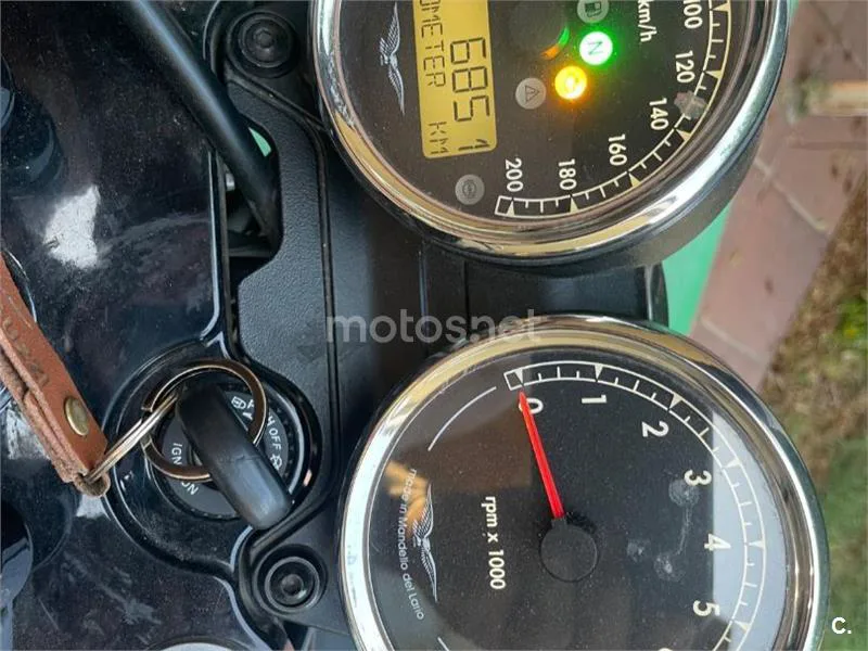 Moto Guzzi V7 III - Vista 7