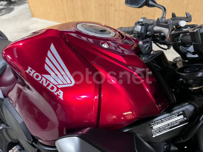 Honda CB650R - Vista 23