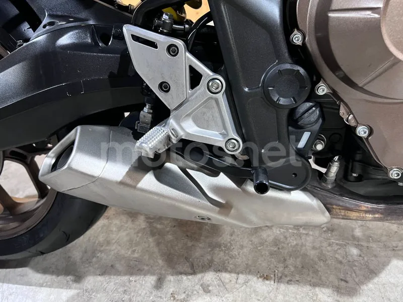 Honda CB650R - Vista 30