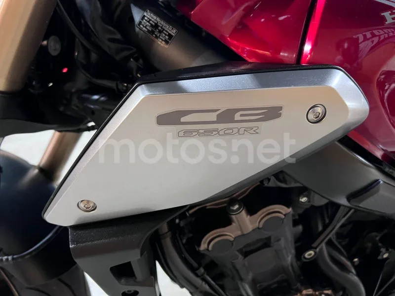 Honda CB650R - Vista 50