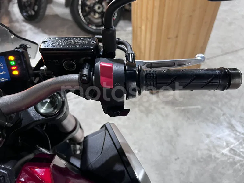 Honda CB650R - Vista 73
