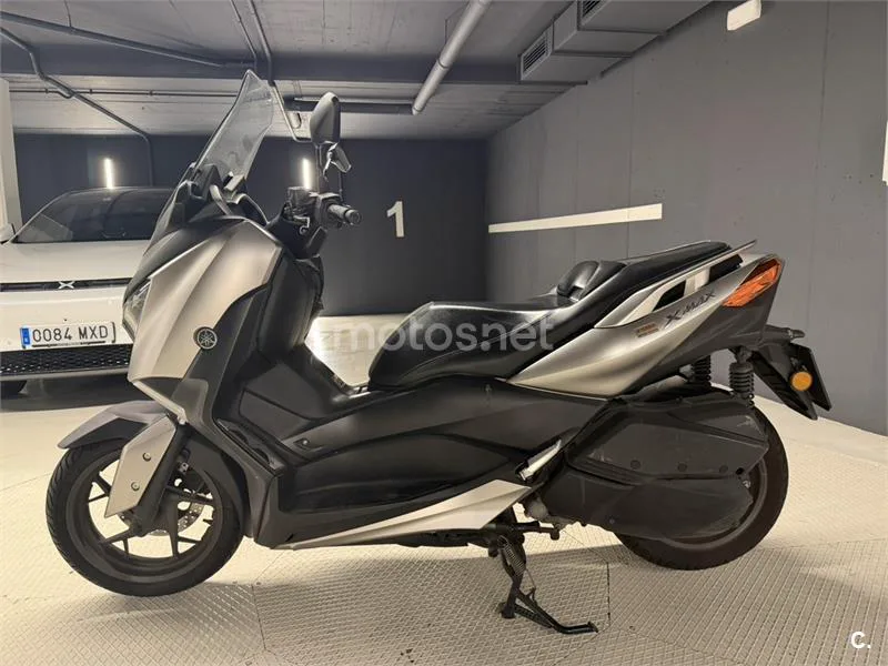 Yamaha XMAX 300 - Vista 3
