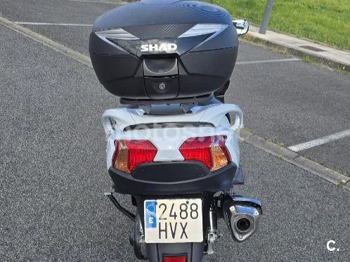 Suzuki Burgman 650 Executive - Vista 6