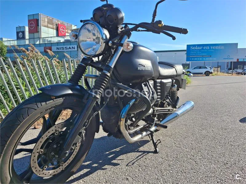 Moto Guzzi V7 II - Vista 3