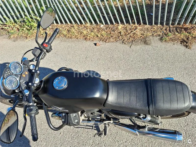 Moto Guzzi V7 II - Vista 4
