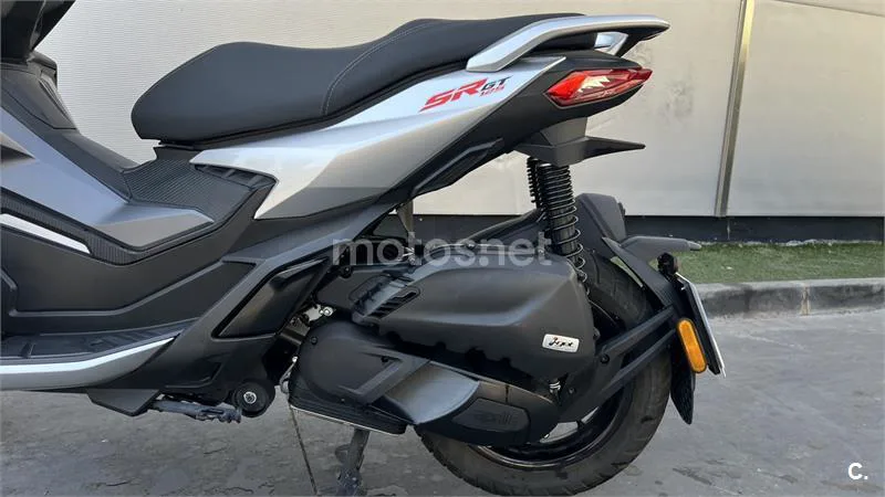 Aprilia SR GT 125 - Vista 5