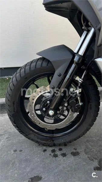 Aprilia SR GT 125 - Vista 8