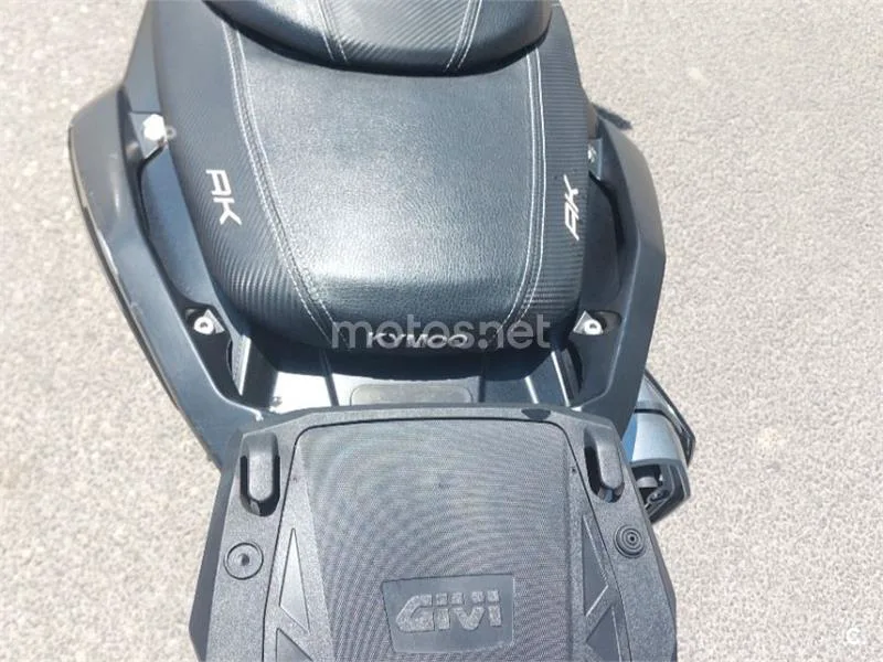 Kymco AK 550 - Vista 5