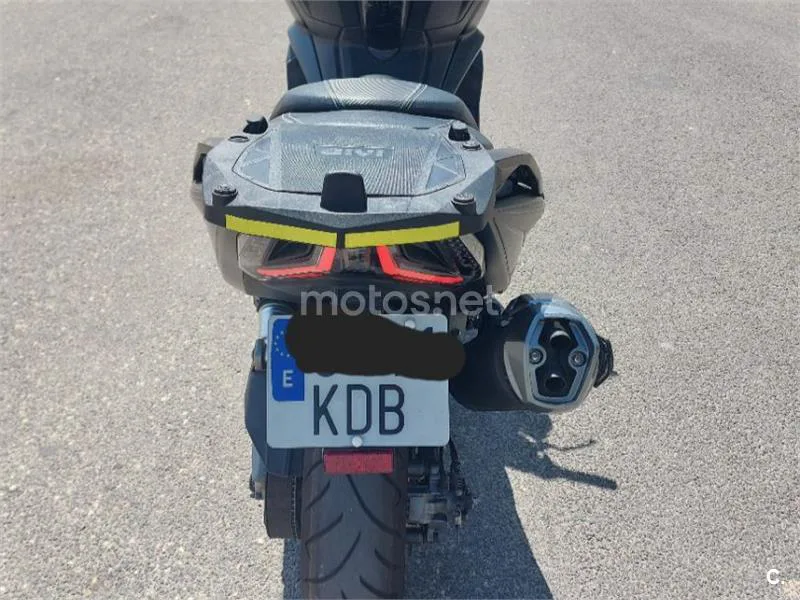 Kymco AK 550 - Vista 6