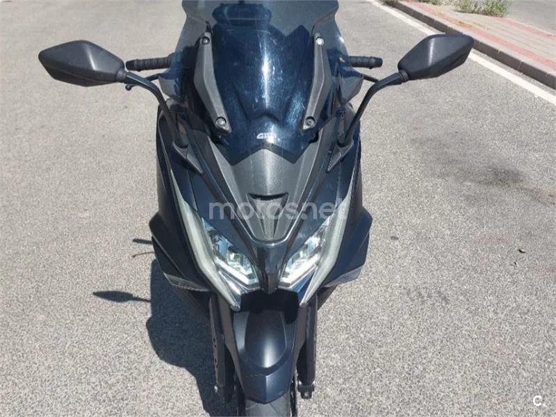 Kymco AK 550 - Vista 9