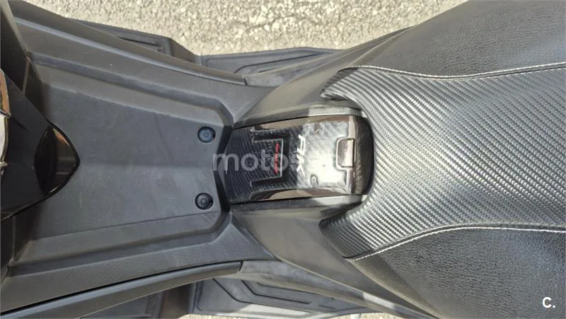 Kymco AK 550 - Vista 8