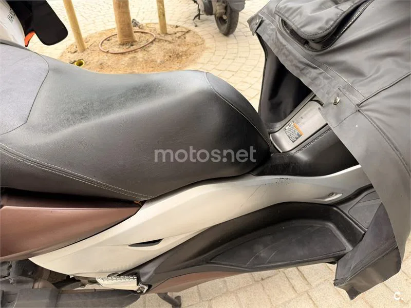 Yamaha XMAX 300 - Vista 11