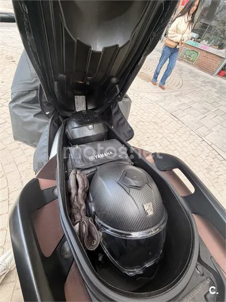 Yamaha XMAX 300 - Vista 12