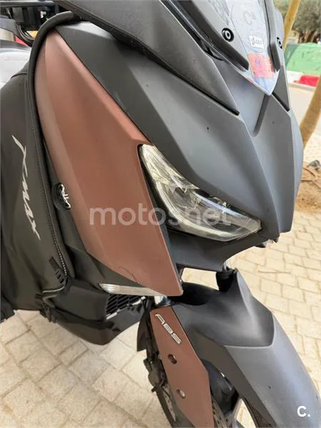 Yamaha XMAX 300 - Vista 21