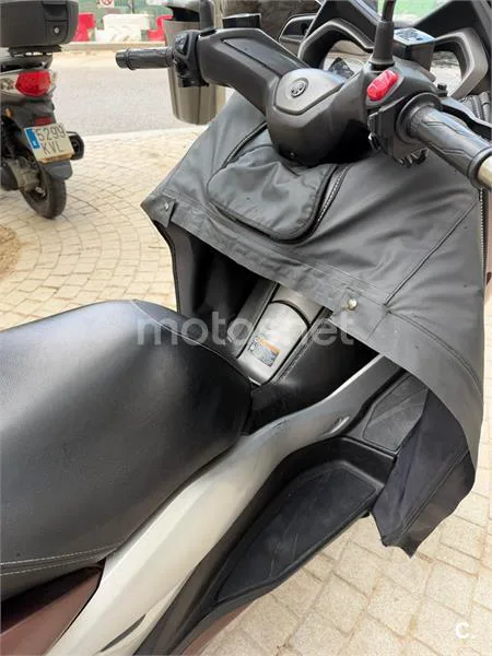 Yamaha XMAX 300 - Vista 23