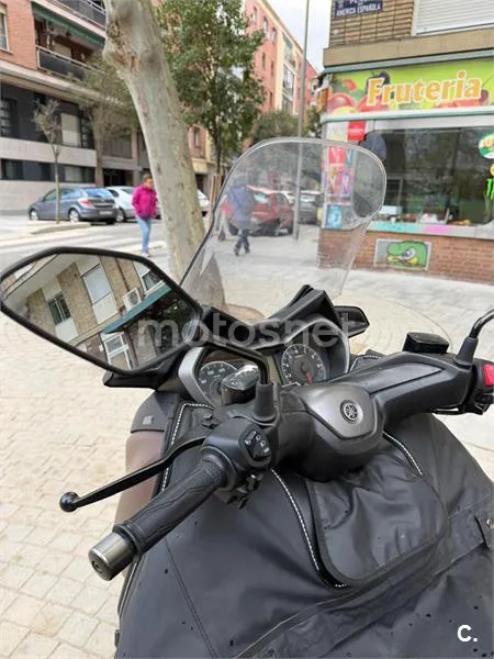 Yamaha XMAX 300 - Vista 27