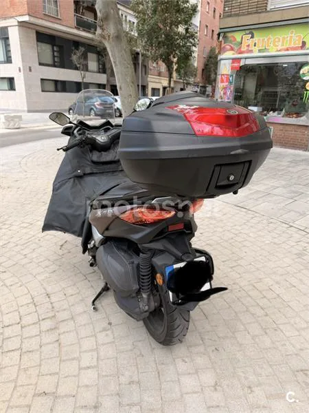 Yamaha XMAX 300 - Vista 5