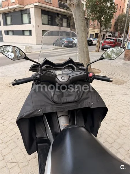 Yamaha XMAX 300 - Vista 7