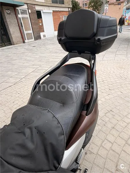Yamaha XMAX 300 - Vista 8