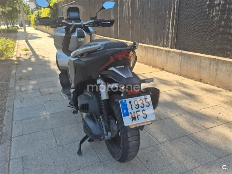 Honda ADV350 - Vista 4
