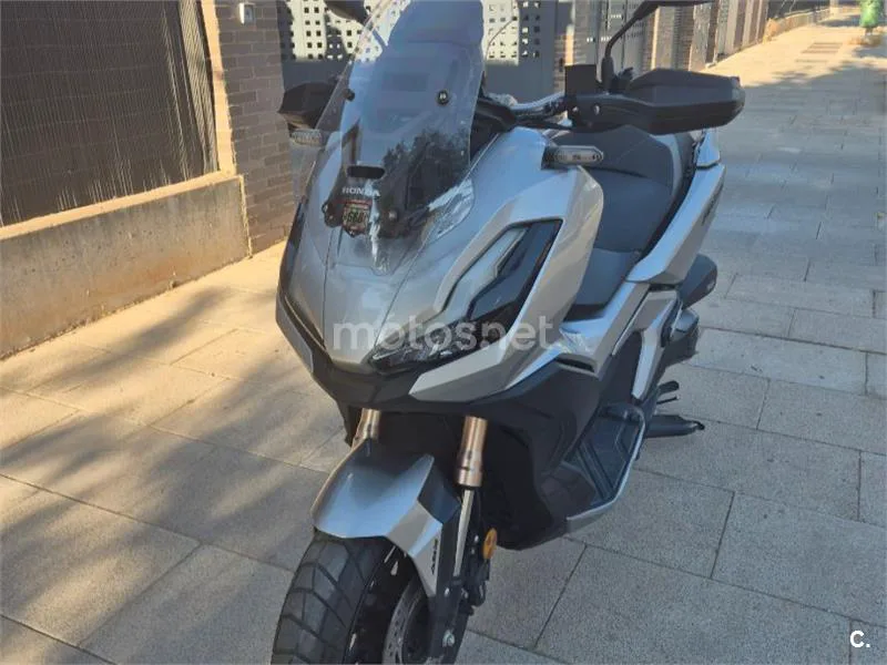 Honda ADV350 - Vista 5