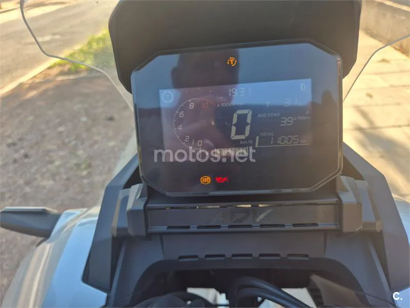 Honda ADV350 - Vista 7