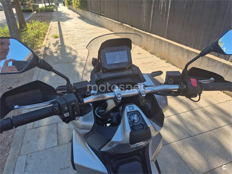 Honda ADV350 - Vista 8