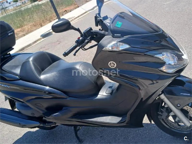 Yamaha XMAX 400 - Vista 4