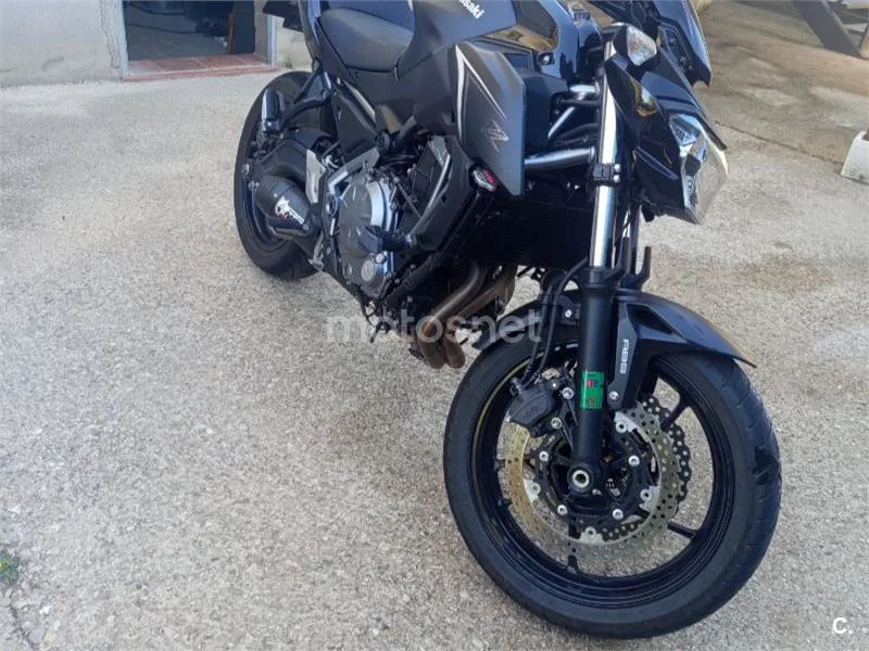 Kawasaki Z650 - Vista 3