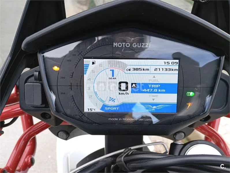 Moto Guzzi V85 TT - Vista 4