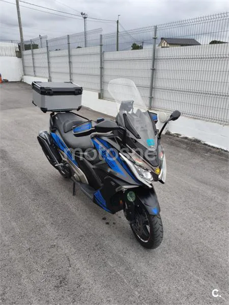 Kymco AK 550 - Vista 4