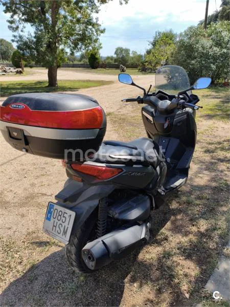 Yamaha XMAX 400 - Vista 3