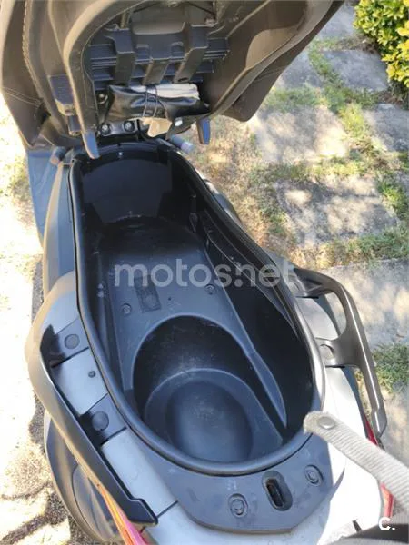 Yamaha XMAX 400 - Vista 9