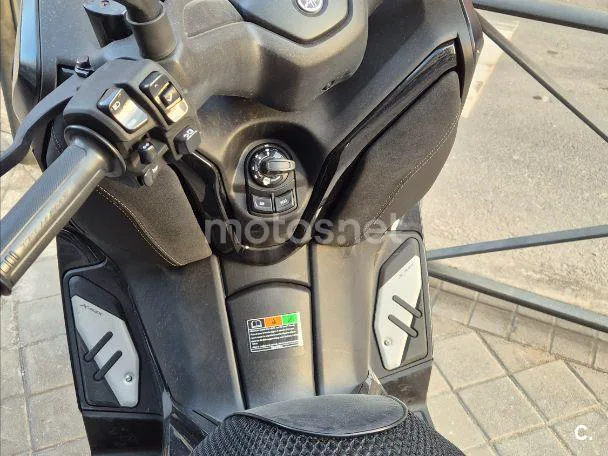 Yamaha XMAX 300 - Vista 5