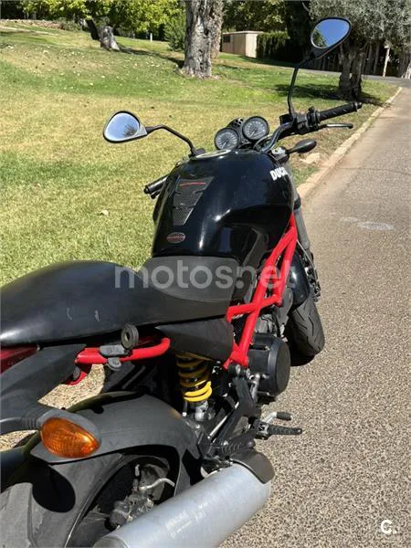 Ducati Monster 695 - Vista 4
