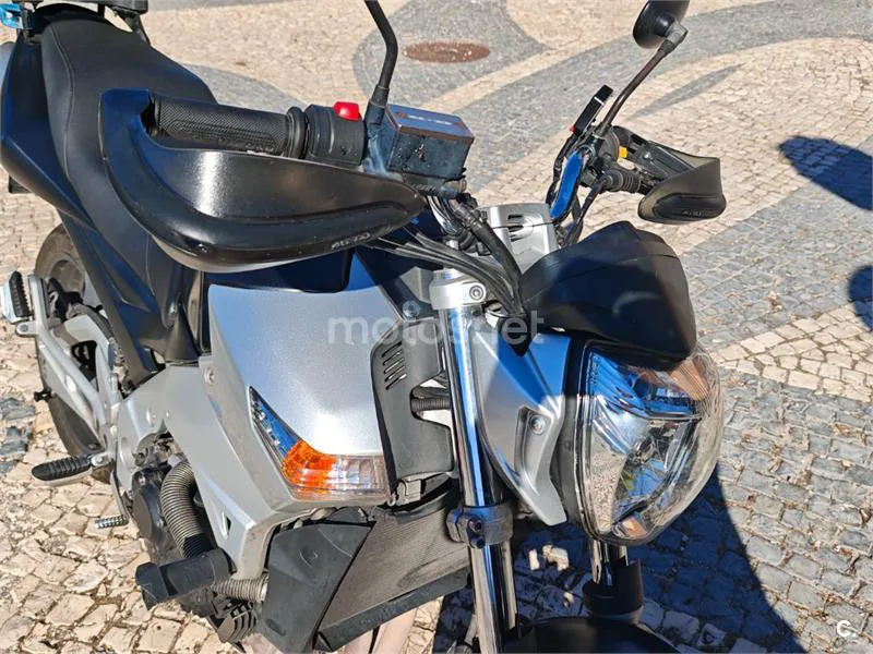 Suzuki GSR600 - Vista 4
