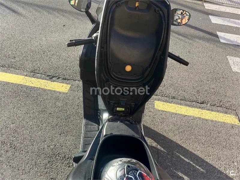 Piaggio XEvo 125 - Vista 16
