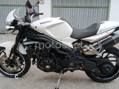 Triumph Speed Triple - Vista 8