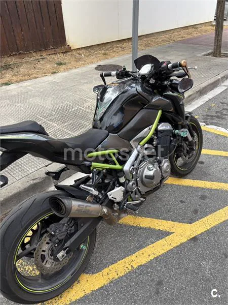 Kawasaki Z900 - Vista 8