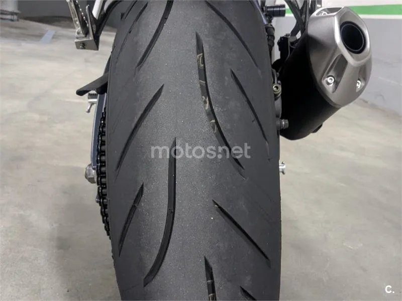 Yamaha FZ1 - Vista 8