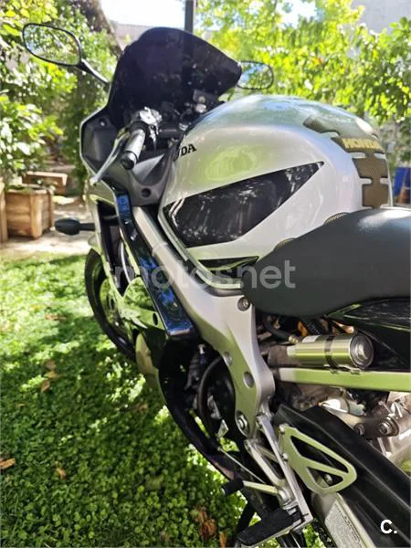 Honda CBR600F - Vista 12