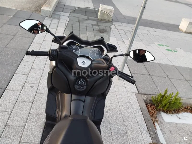 Yamaha XMAX 300 - Vista 6