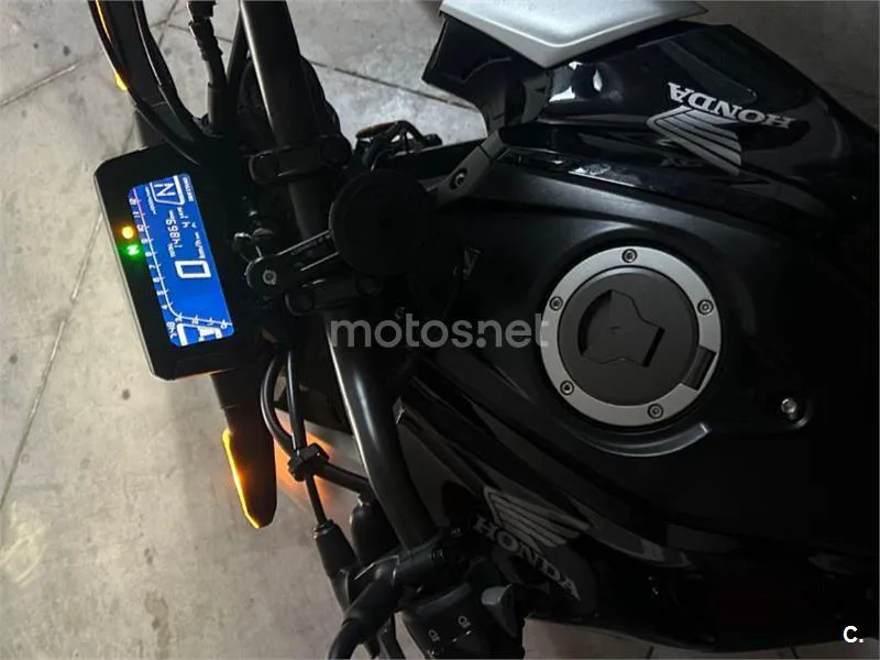 Honda CB125R - Vista 12