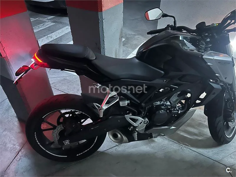 Honda CB125R - Vista 13