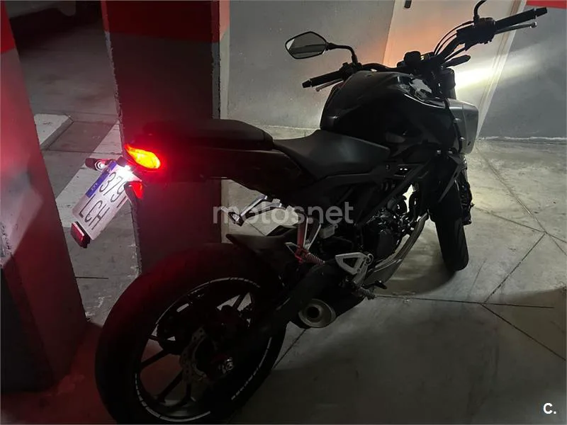 Honda CB125R - Vista 14