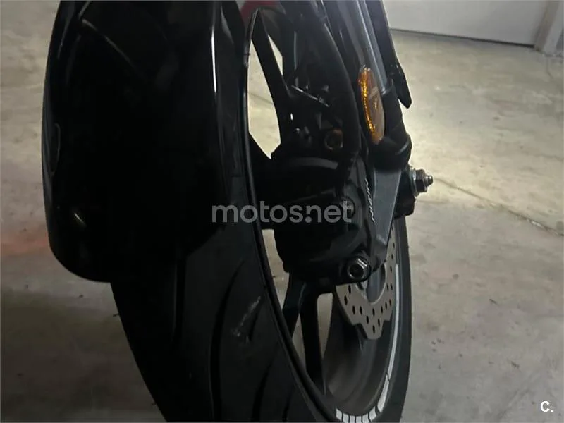 Honda CB125R - Vista 15