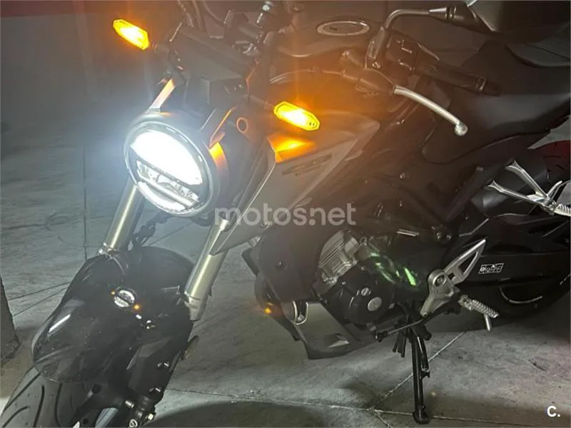 Honda CB125R - Vista 16